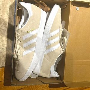Brand new adidas gazelle w